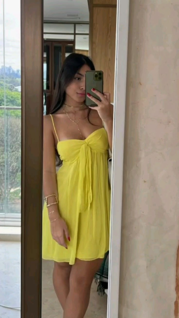 Gelbes Homecoming-Kleid mit Spaghettiträgern in A-Linie J7402
