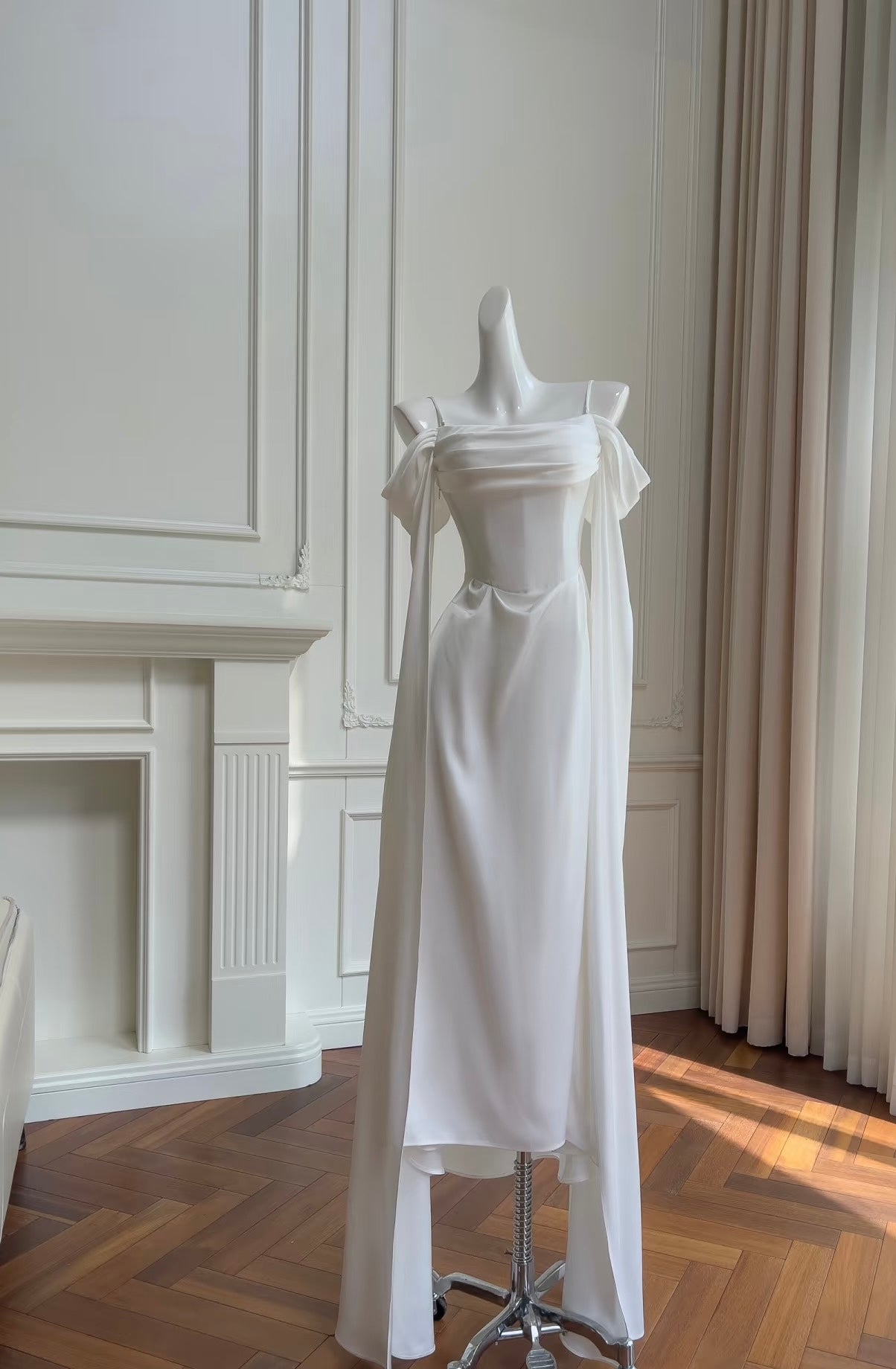 Schulterfreies weißes A-Linien-Partykleid mit Rüschen, Ballkleid J7166