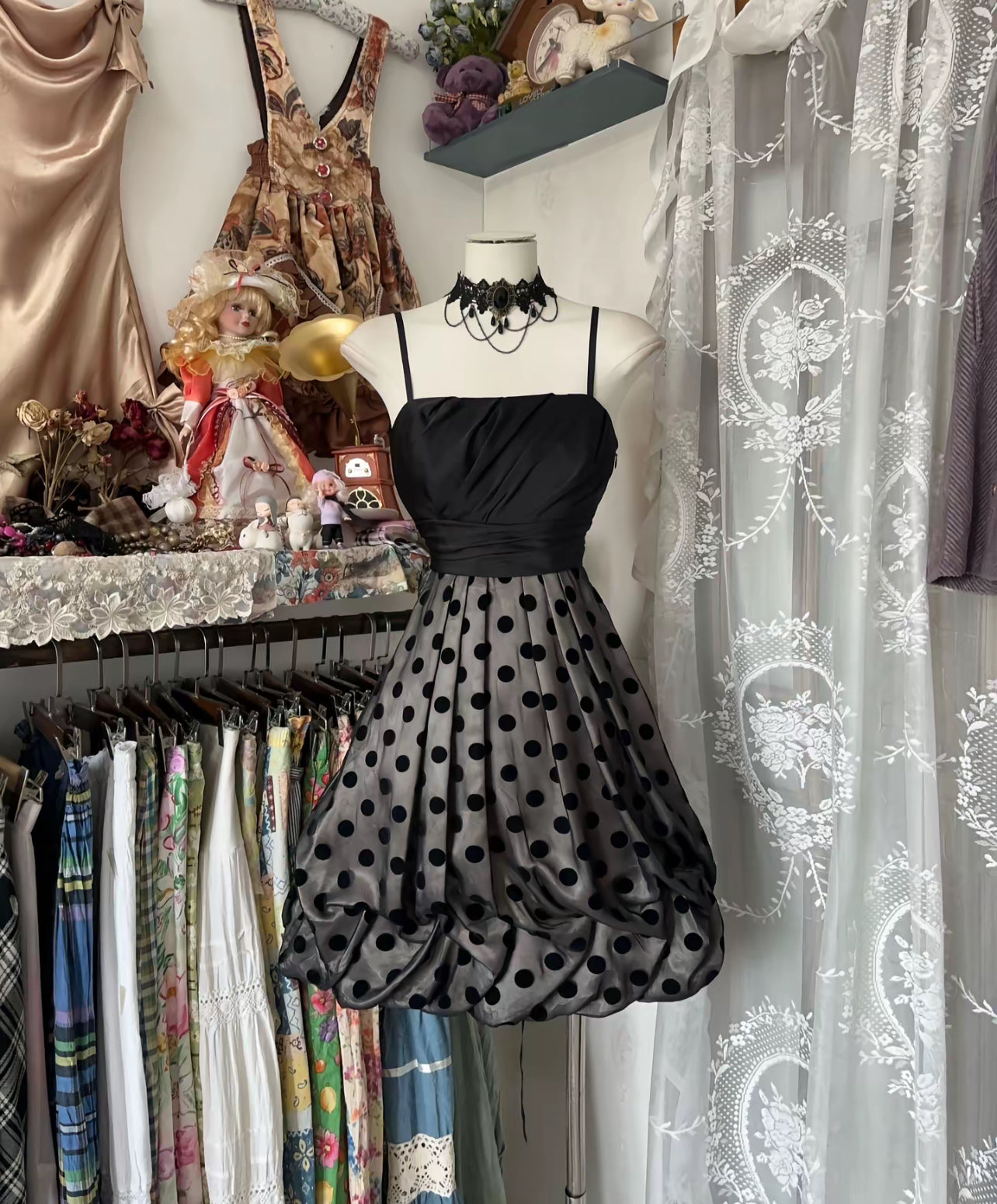 Spaghettiträger A-Linie Homecoming-Kleid Polka Dots Kurzes Ballkleid J8484