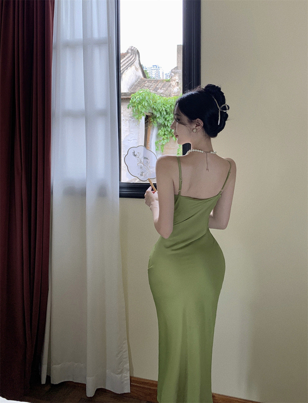 Grünes Satinkleid, Sommer, schmales V-Ausschnitt, Spaghettiträgerrock, Abendkleid 1097