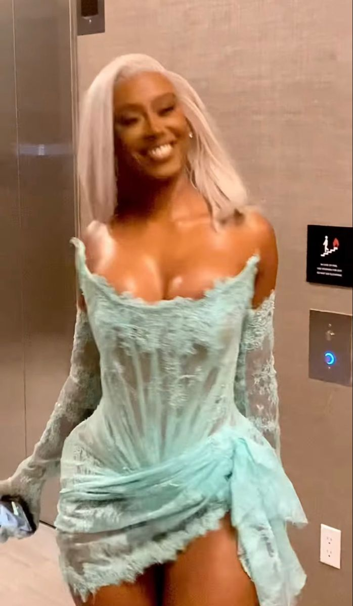 Robe d'anniversaire mini en dentelle bleue pour fille noire J7701