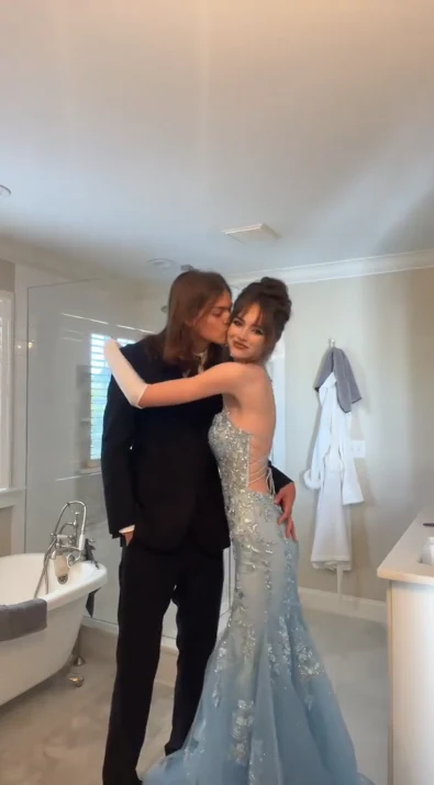 Robe de soirée sirène longue bleue en tulle avec appliques J8751