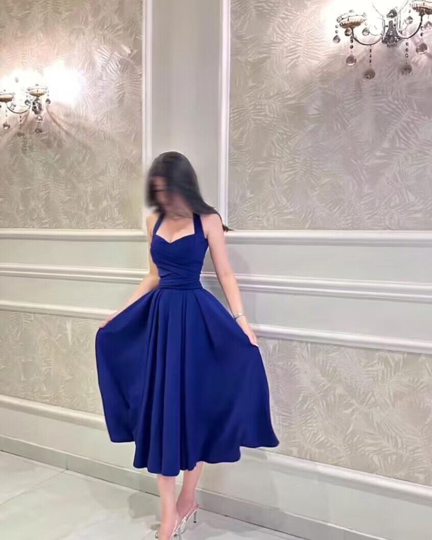 Robe de bal de fin d'année bleu roi à col licou et coupe trapèze J2727