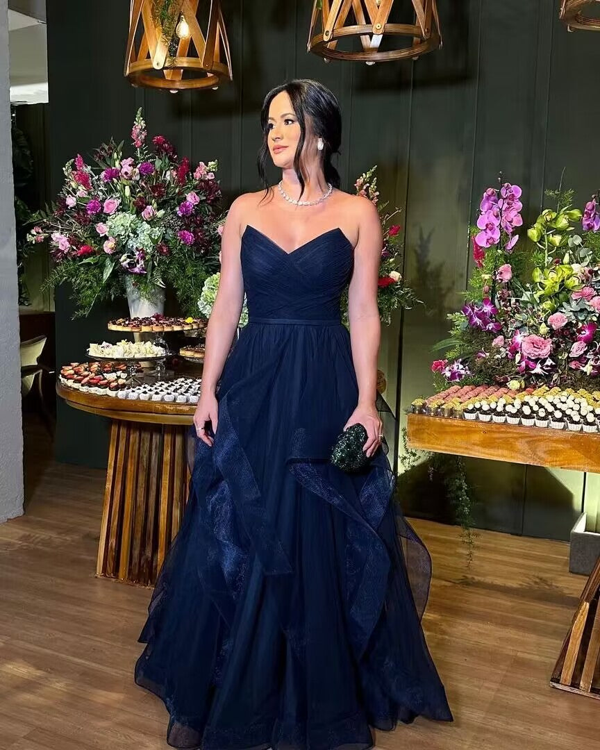 Trägerloses, marineblaues, langes A-Linien-Ballkleid aus Tüll J2741