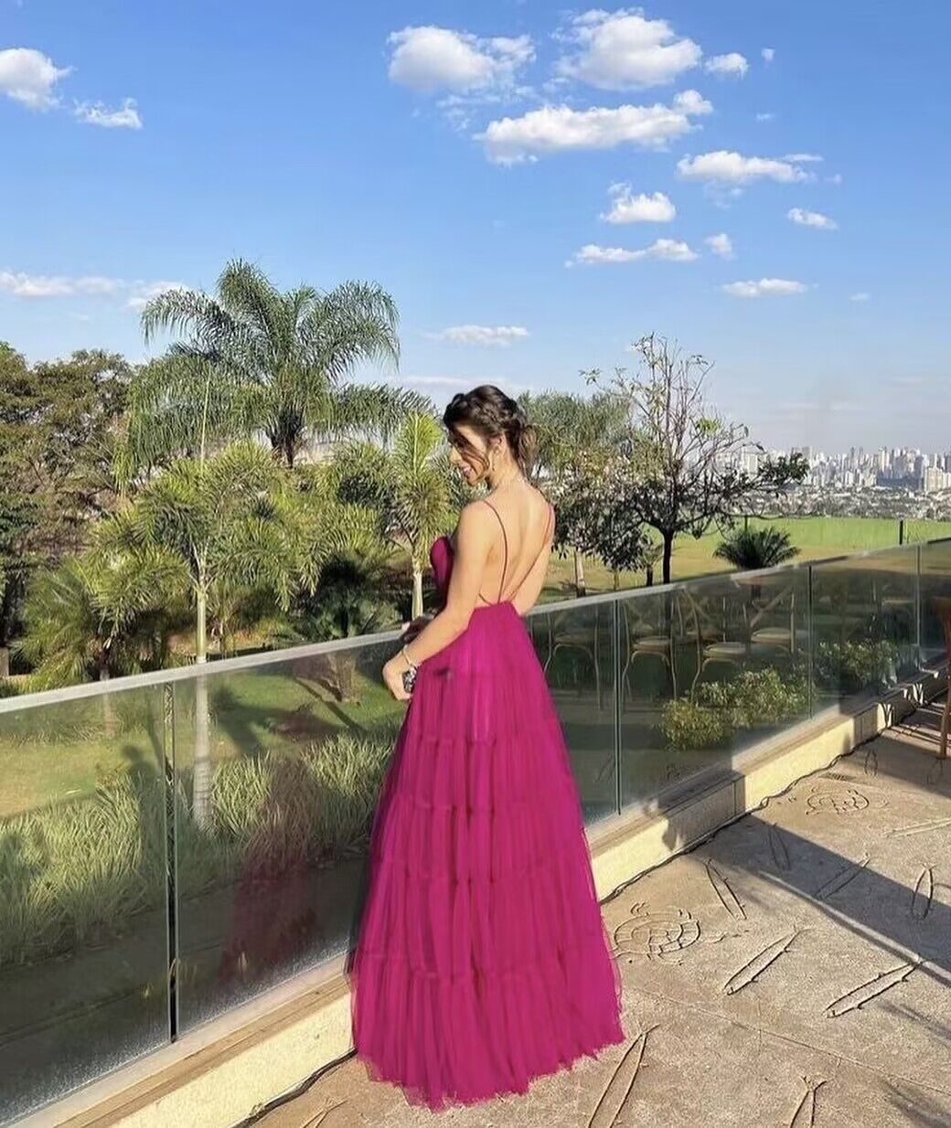 Robe de bal longue fuchsia à bretelles spaghetti et coupe trapèze J2748