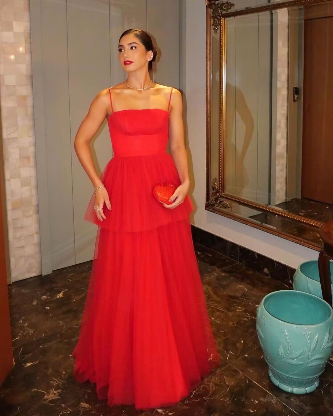 Robe de bal trapèze à bretelles spaghetti en tulle rouge J2754