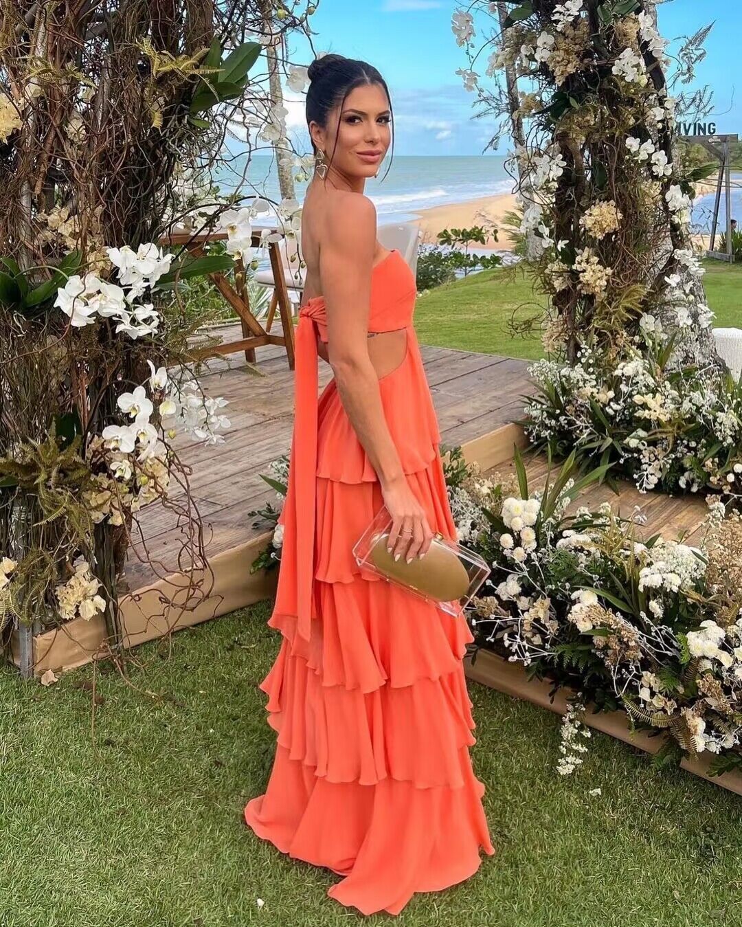 Trägerloses, orangefarbenes, mehrlagiges A-Linien-Ballkleid J2870