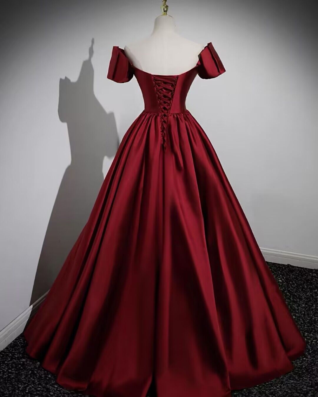 Robe de bal longue en satin bordeaux coupe trapèze, robe de fête d'anniversaire, J2793