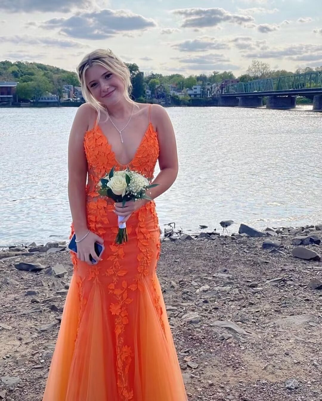 Robe de bal longue sirène en tulle orange à col en V J2929