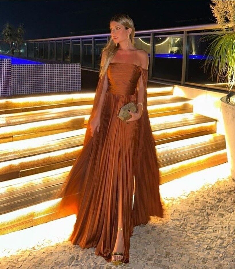 Schulterfreies A-Linien-Ballkleid mit langem Ärmel J3063