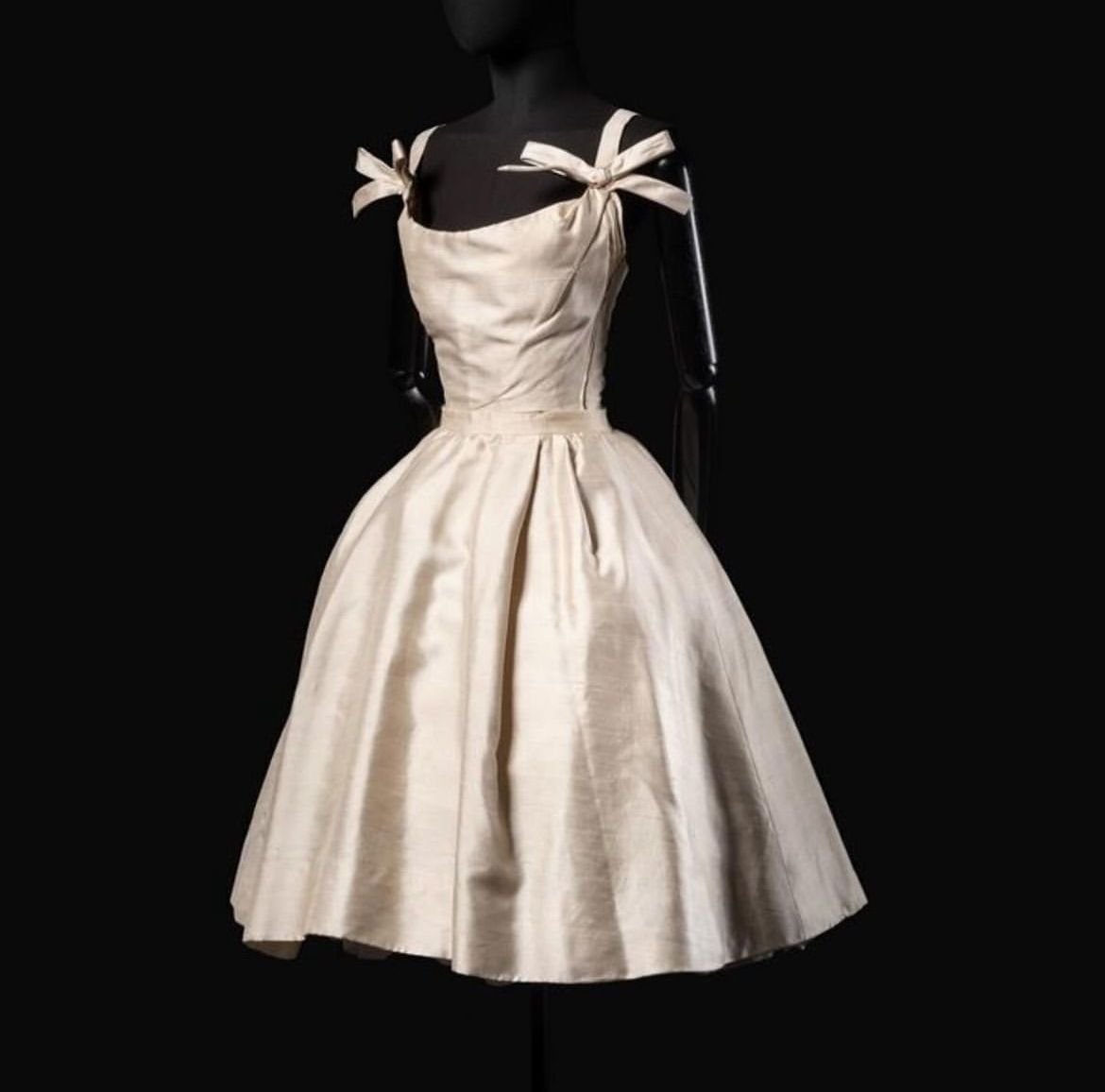 Satin Kurzes Ballkleid Elegantes formelles Partykleid Homecoming-Kleid J8391