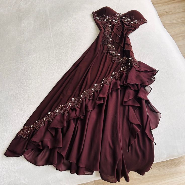 Burgunderrotes Vintage-Ballkleid mit Rüschen, langes Abendkleid, Partykleid J8653