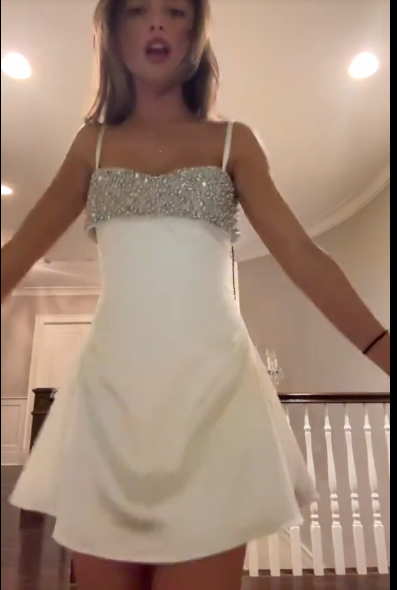 Robe de soirée courte en satin coupe trapèze avec mini-robe perlée J7687