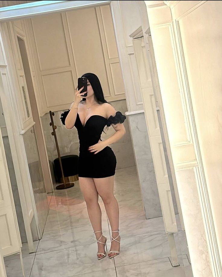 Schulterfreies Etuikleid in Schwarz, kurzes Partykleid J8209