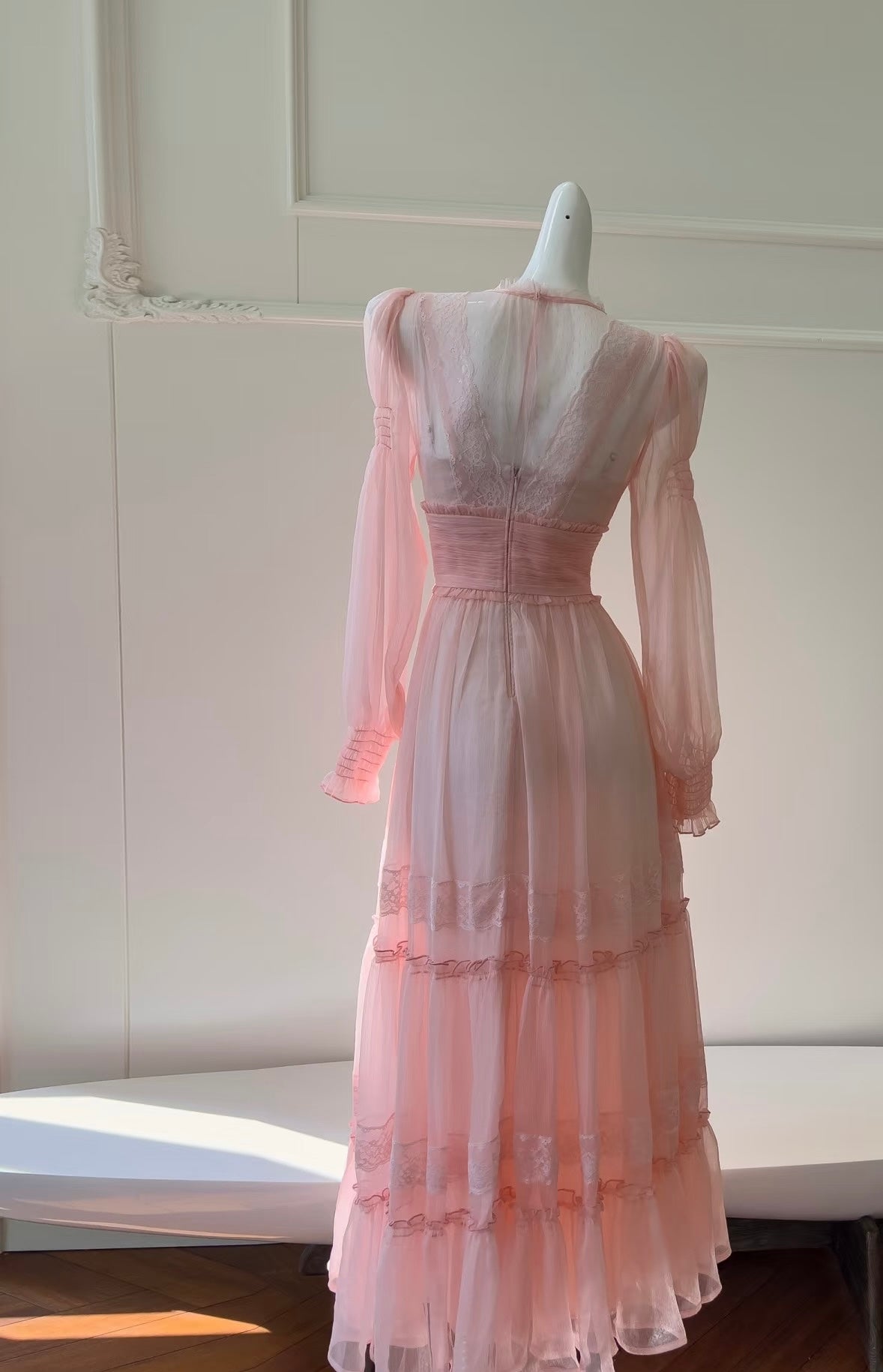 Robe de bal trapèze rose à manches longues en mousseline de soie J7259