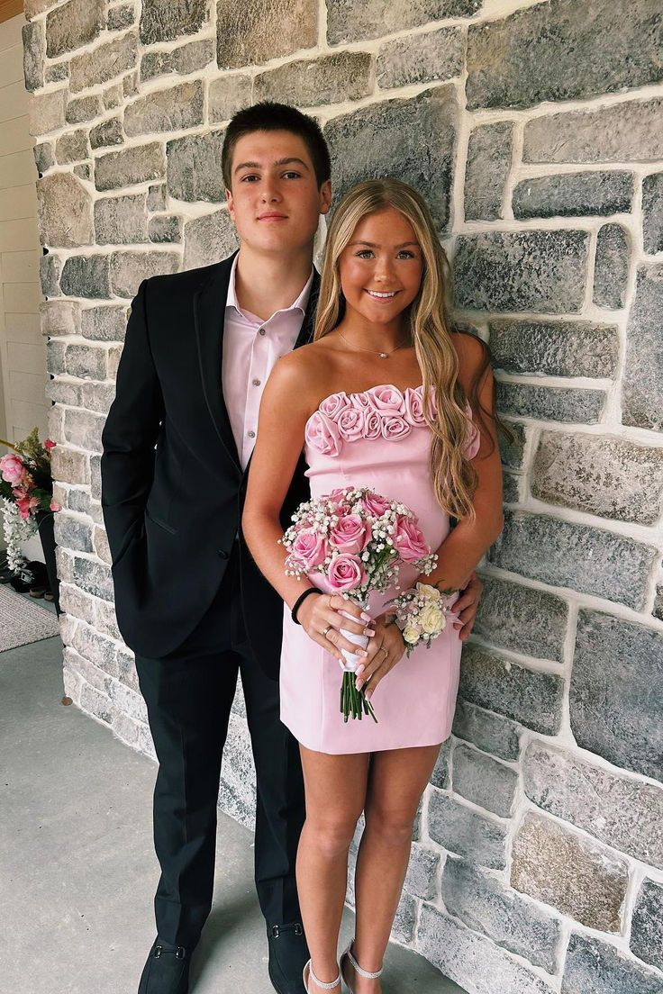 Trägerloses rosa kurzes Homecoming-Kleid mit Rosette J7266