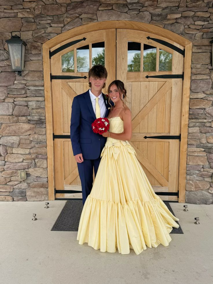 Robe de bal jaune en satin coupe trapèze, tenue de soirée formelle, J7351