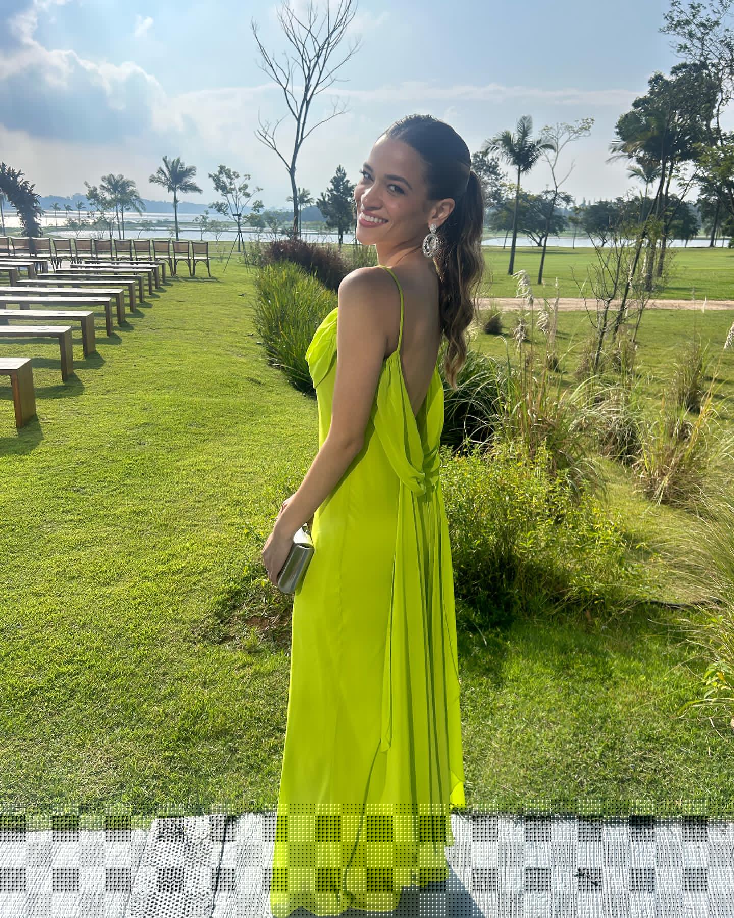 Robe de soirée verte à bretelles spaghetti pour invité de mariage J7048