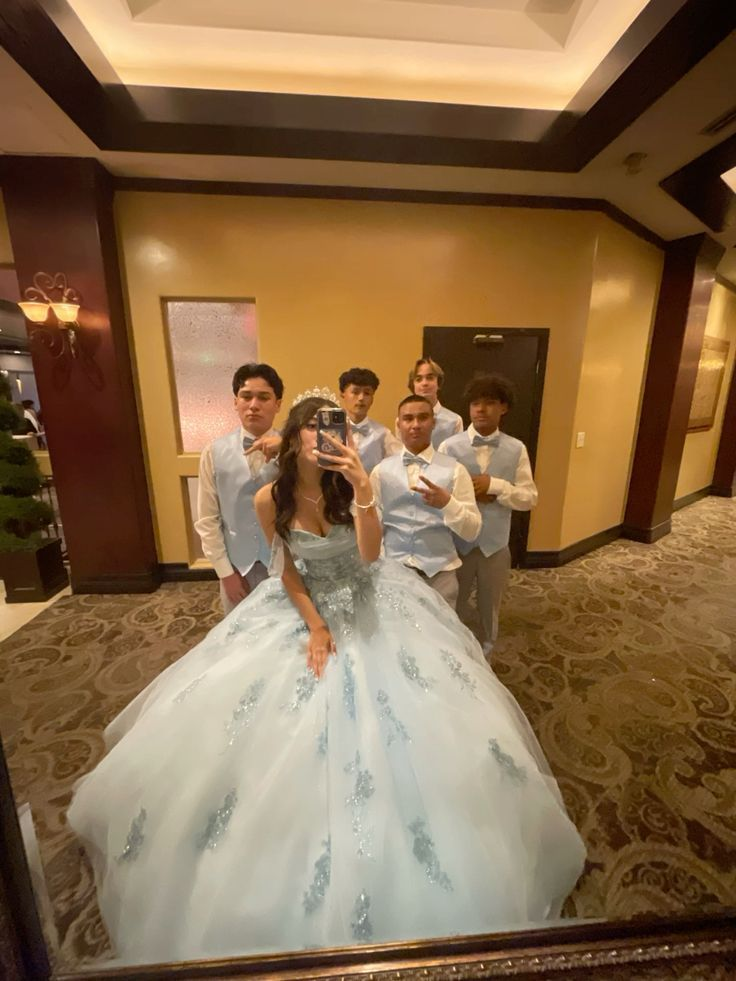 Robe de bal modeste à épaules dénudées, longue robe de Quinceanera en tulle bleu et dentelle J8201