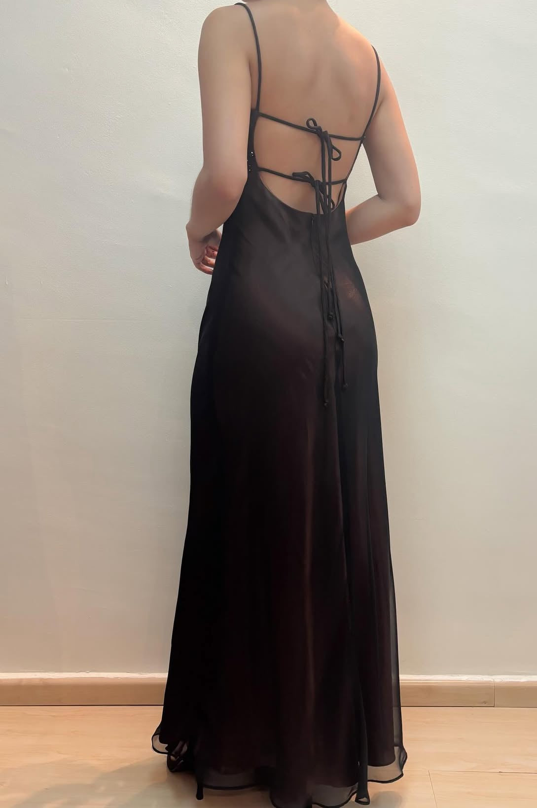 Robe de bal longue sirène à bretelles spaghetti et perles J8589