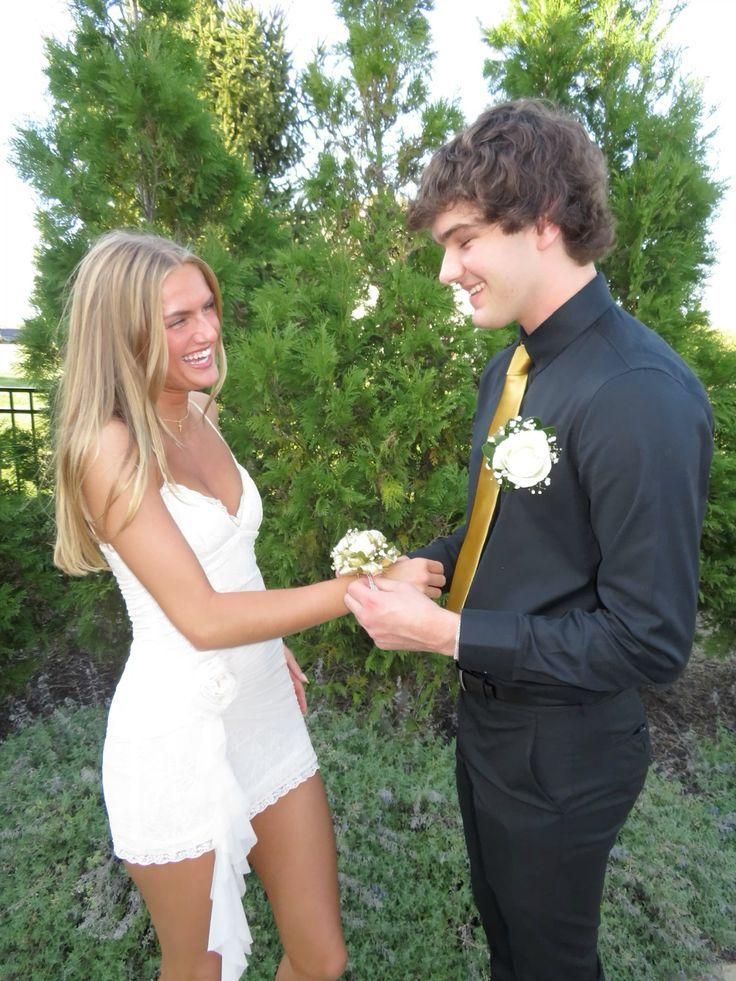 Spaghettiträger Weißes kurzes Homecoming-Kleid Geburtstags-Outfits J8172