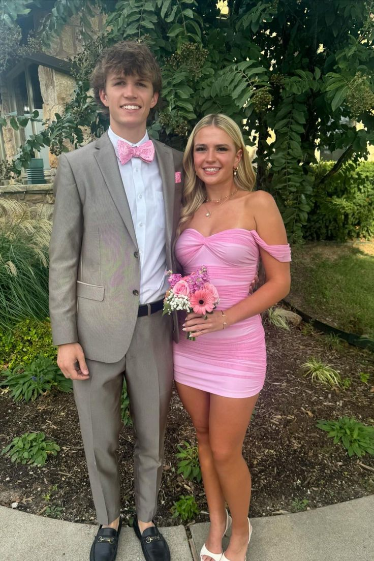 Schulterfreies, kurzes Ballkleid in Rosa mit Etui-Ausschnitt und Homecoming-Kleid J5767