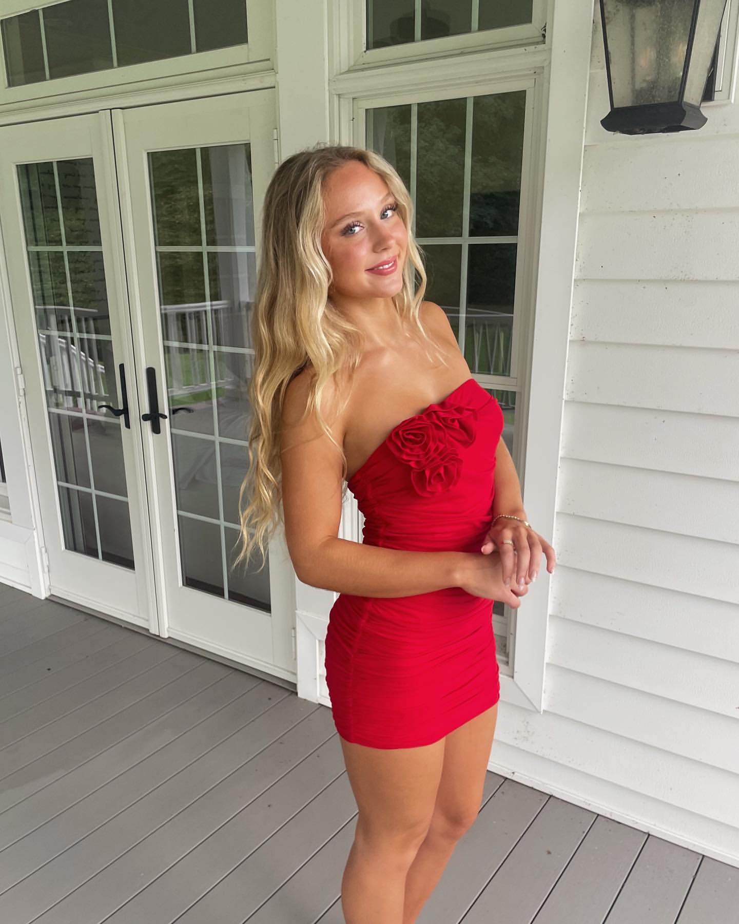 Trägerloses rotes Etui-Ballkleid, kurzes Homecoming-Kleid J5909