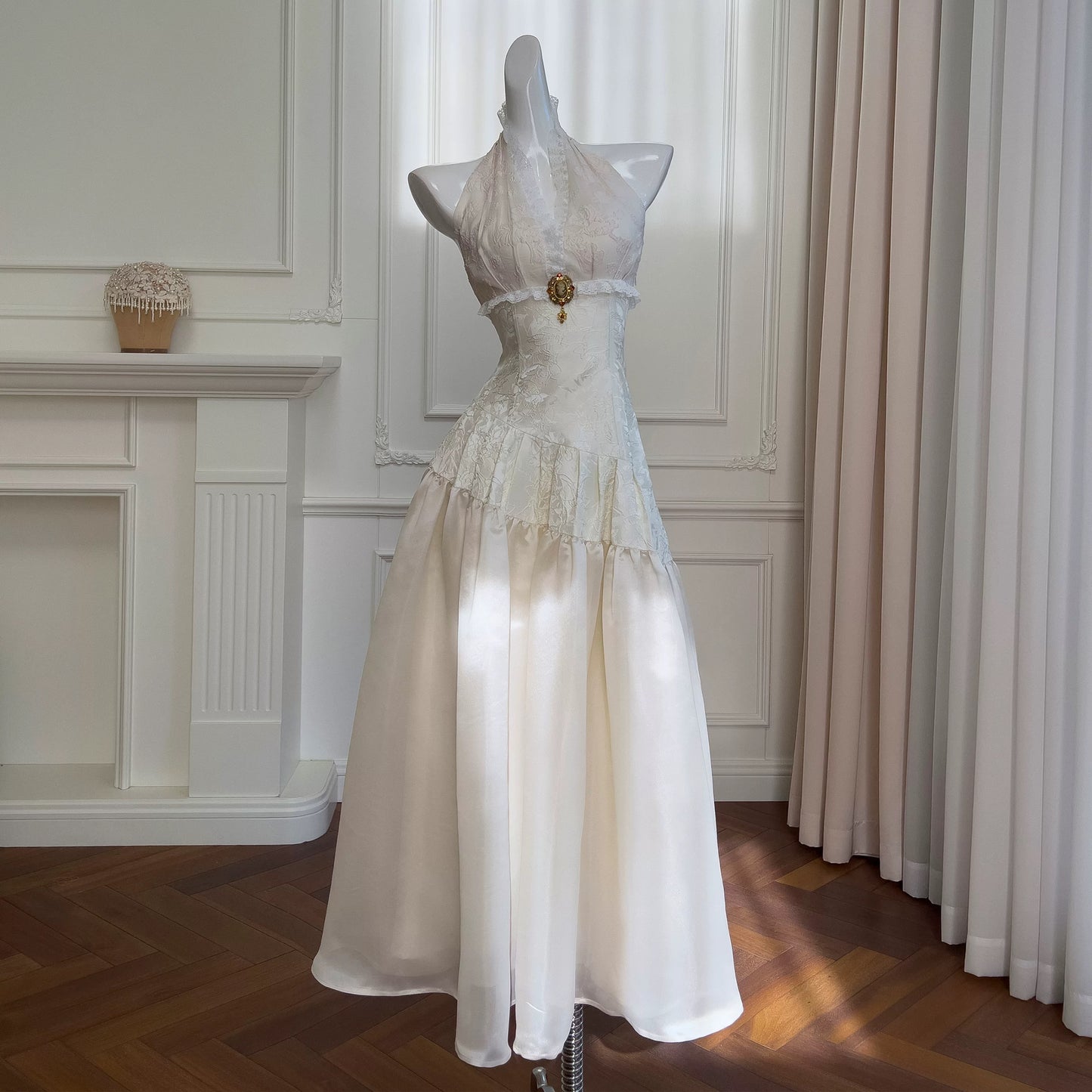 Neckholder-Spitze A-Linie Spitze Ballkleid Chiffon Abendkleider J6158