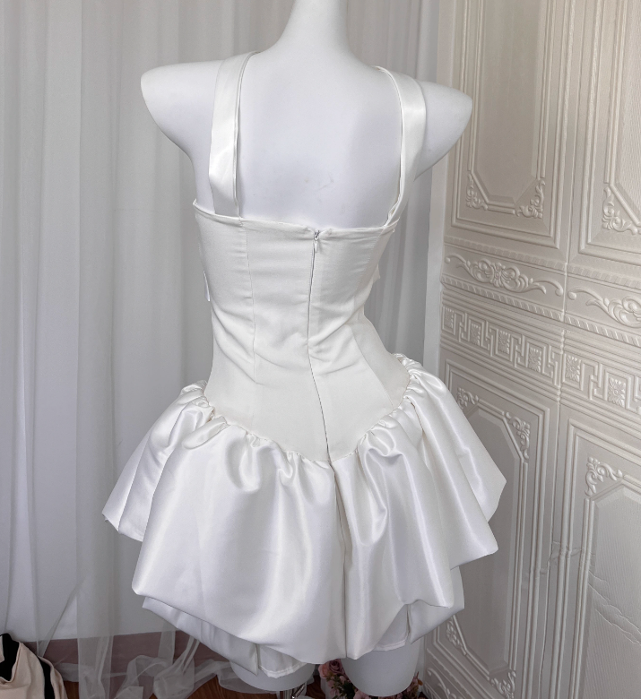 Trägerloses weißes A-Linien-Kurzballkleid Homecoming-Kleid J6173