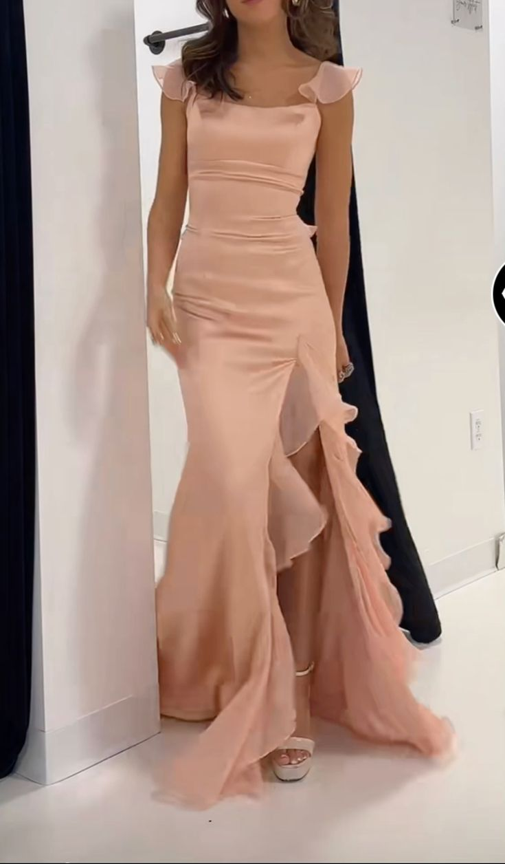 Robe de bal sirène rose à volants et fente latérale J6411
