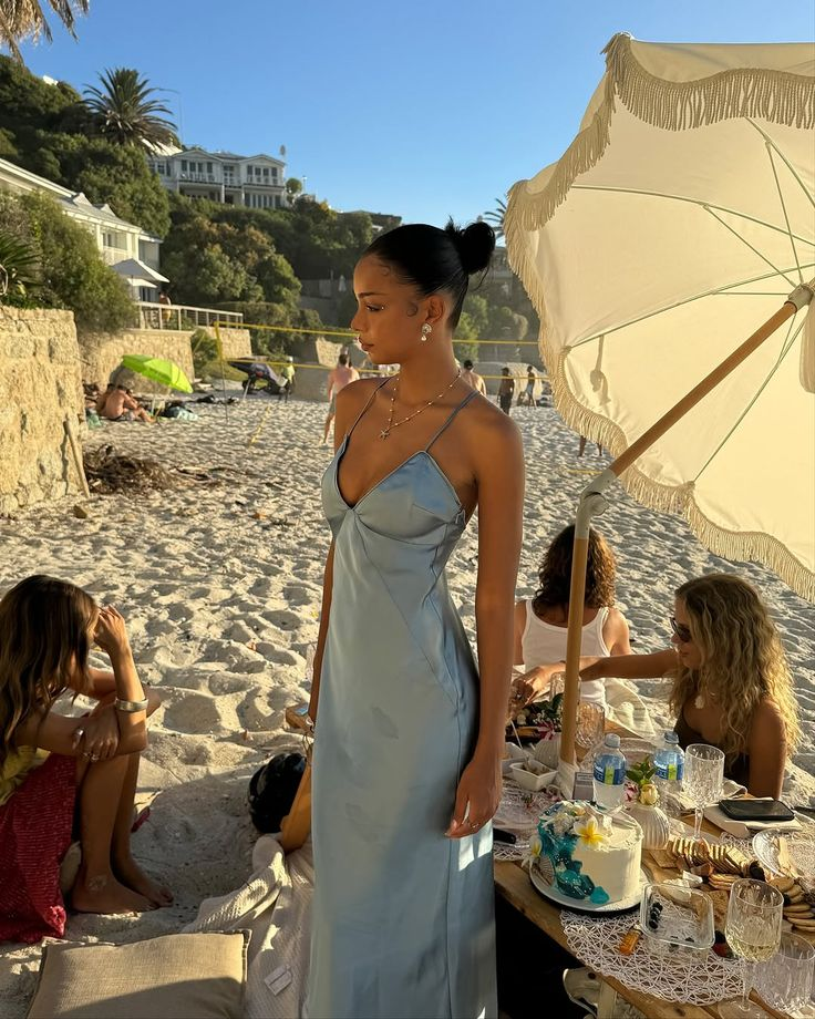 Robe d'invitée de mariage d'été bleue à bretelles spaghetti, robe de bal formelle simple J6438