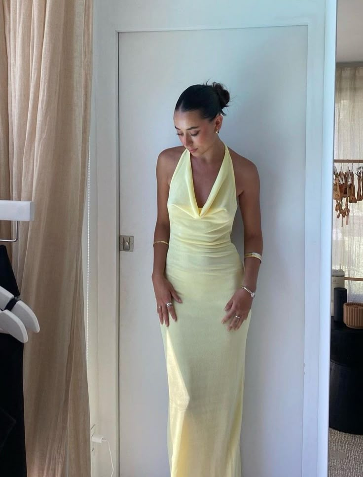 Robe de bal fourreau jaune en satin à col licou, robe d'invitée de mariage J6449