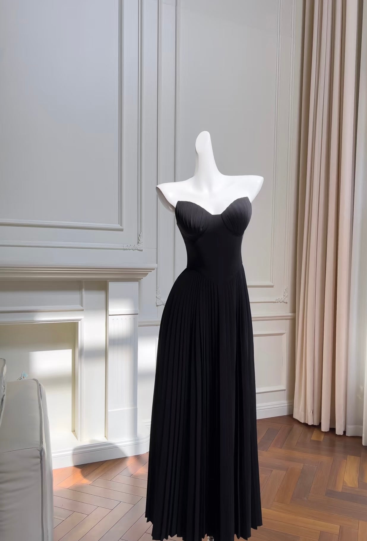 Robe de soirée noire plissée coupe trapèze J6481