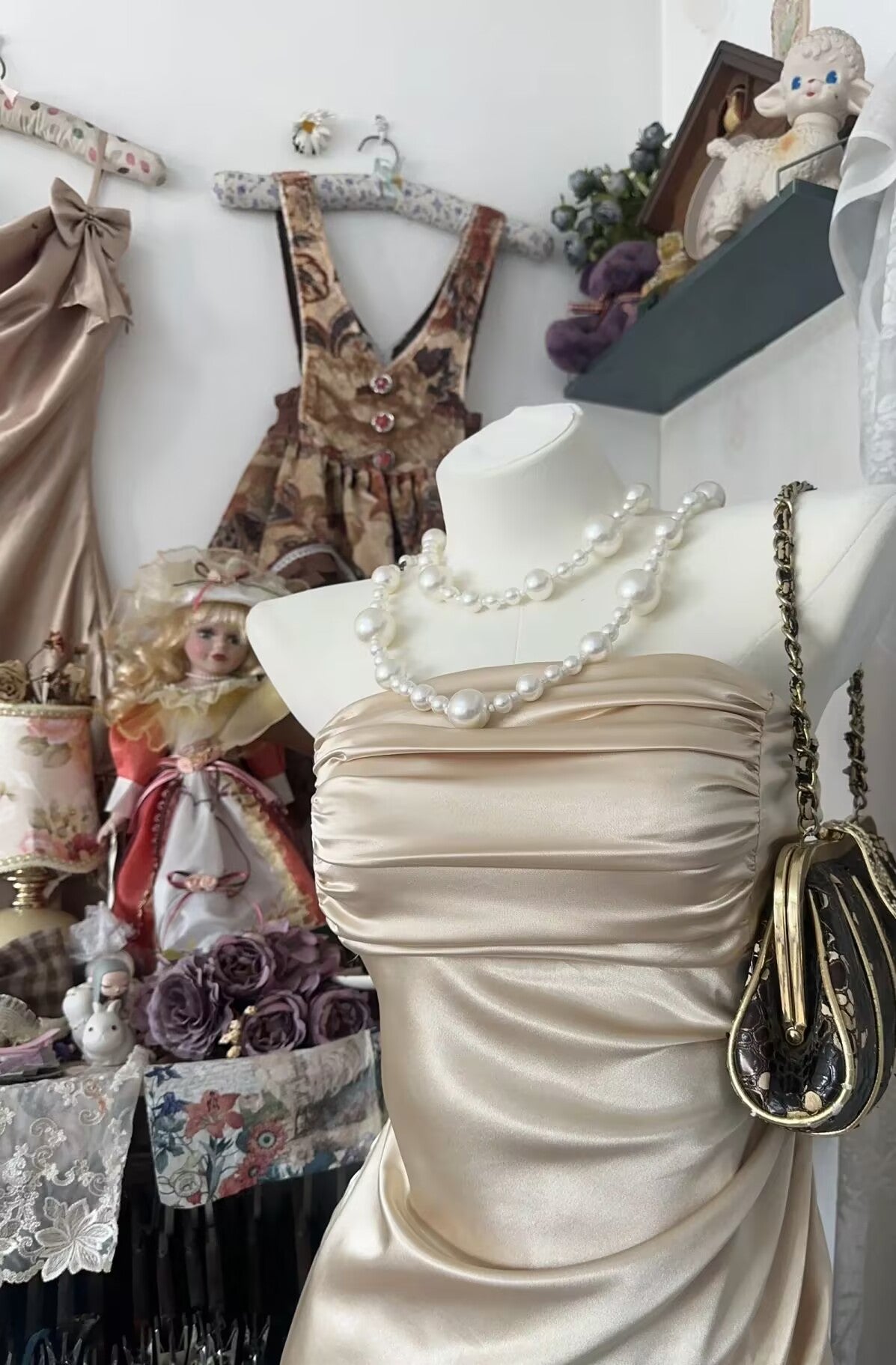 Trägerloses Champagner-Ballkleid mit Satin-Rüschen, formelles Kleid J7002