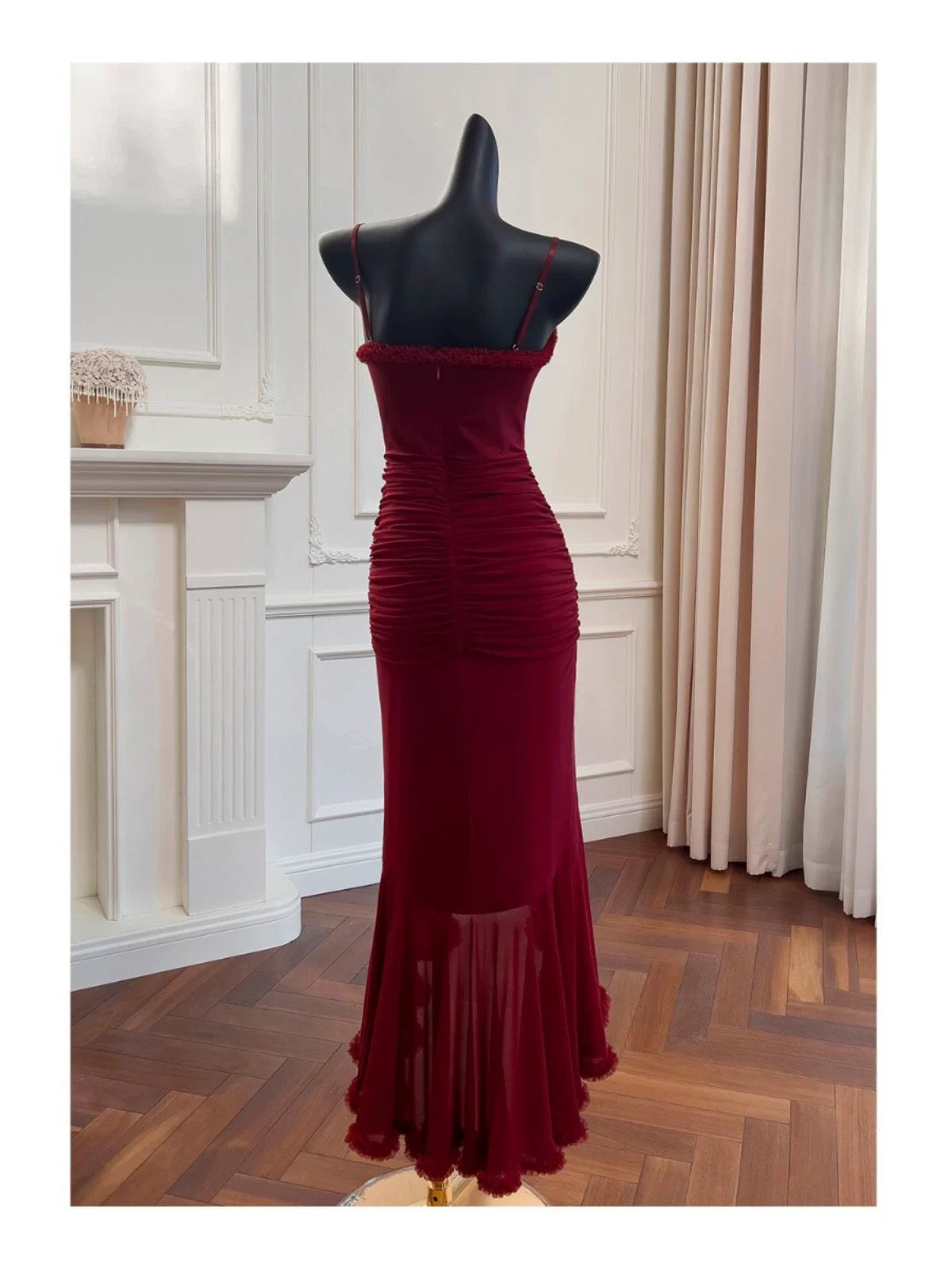 Burgunderrotes Ballkleid mit Spaghettiträgern und Rüschen J6565