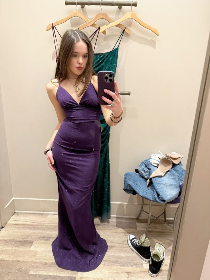 Lila Meerjungfrau Abendkleid V-Ausschnitt Ballkleid J6799