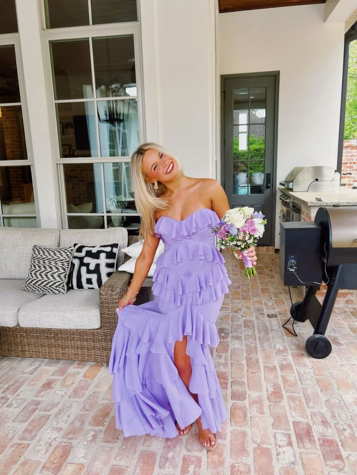 Lila Ballkleid mit herzförmigem Ausschnitt und Rüschen, Schlitz, formelles Partykleid J6842