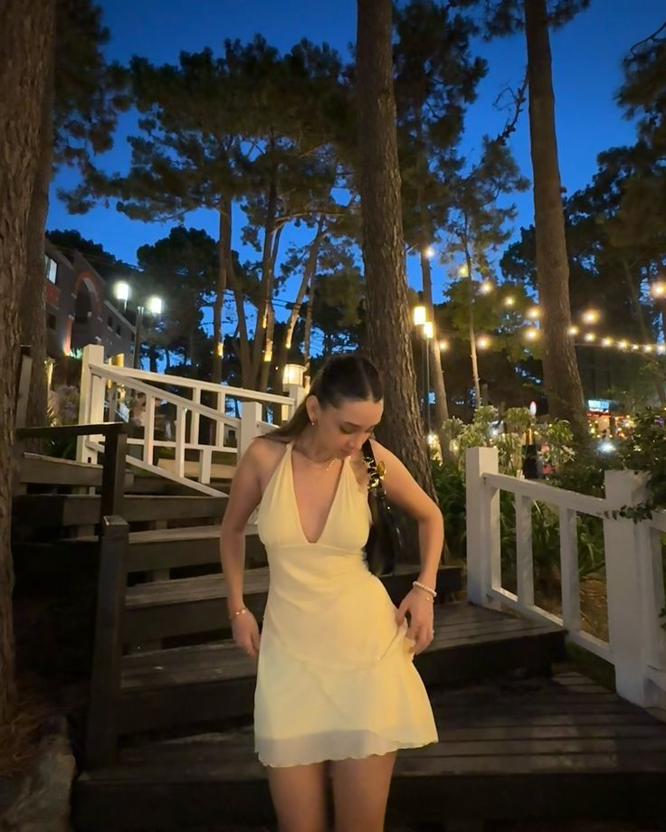 A-Linie, gelbes, kurzes Heimkehrkleid, V-Ausschnitt, Date-Kleid J6948