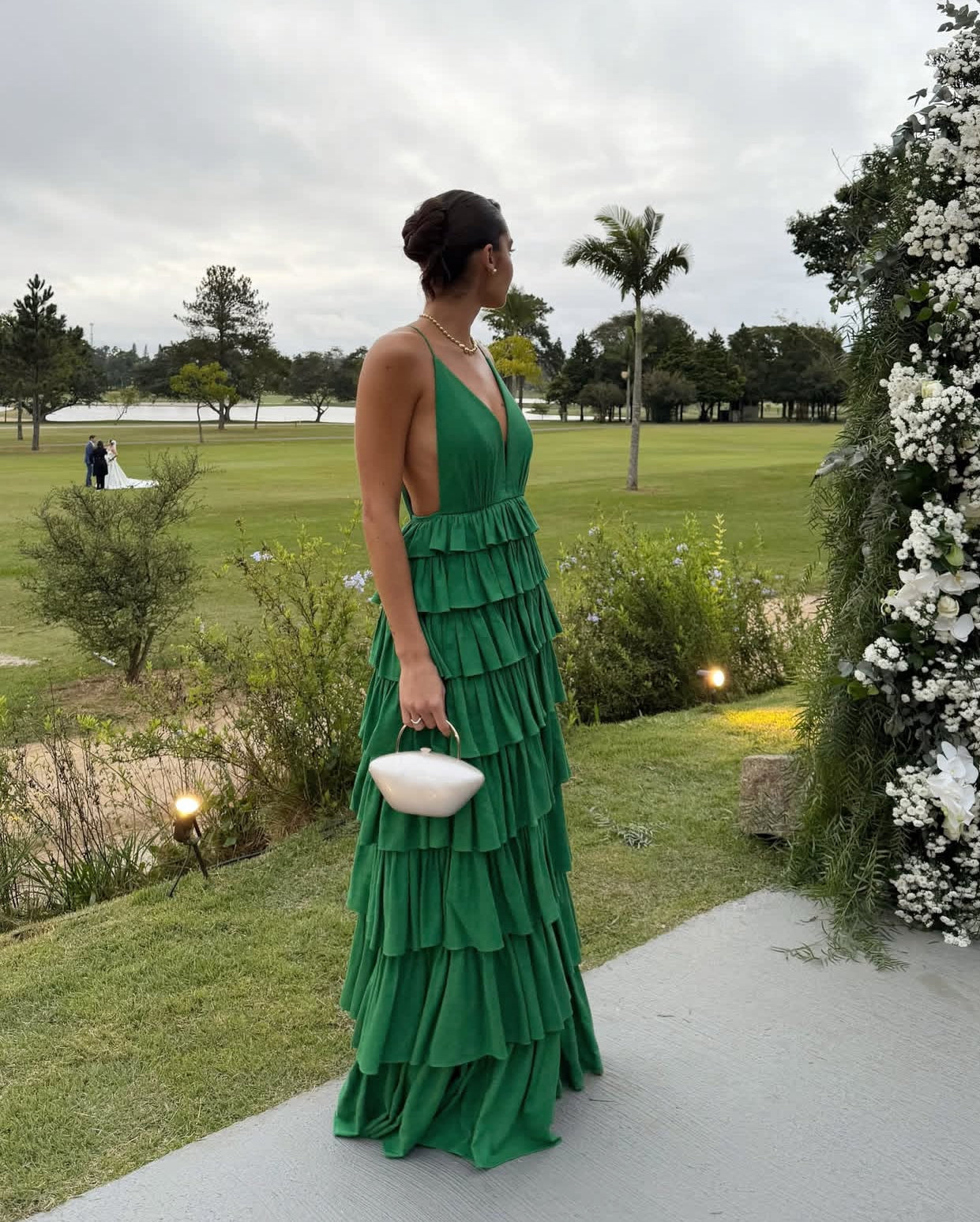 Robe de soirée de mariage trapèze à col en V et à volants J7152