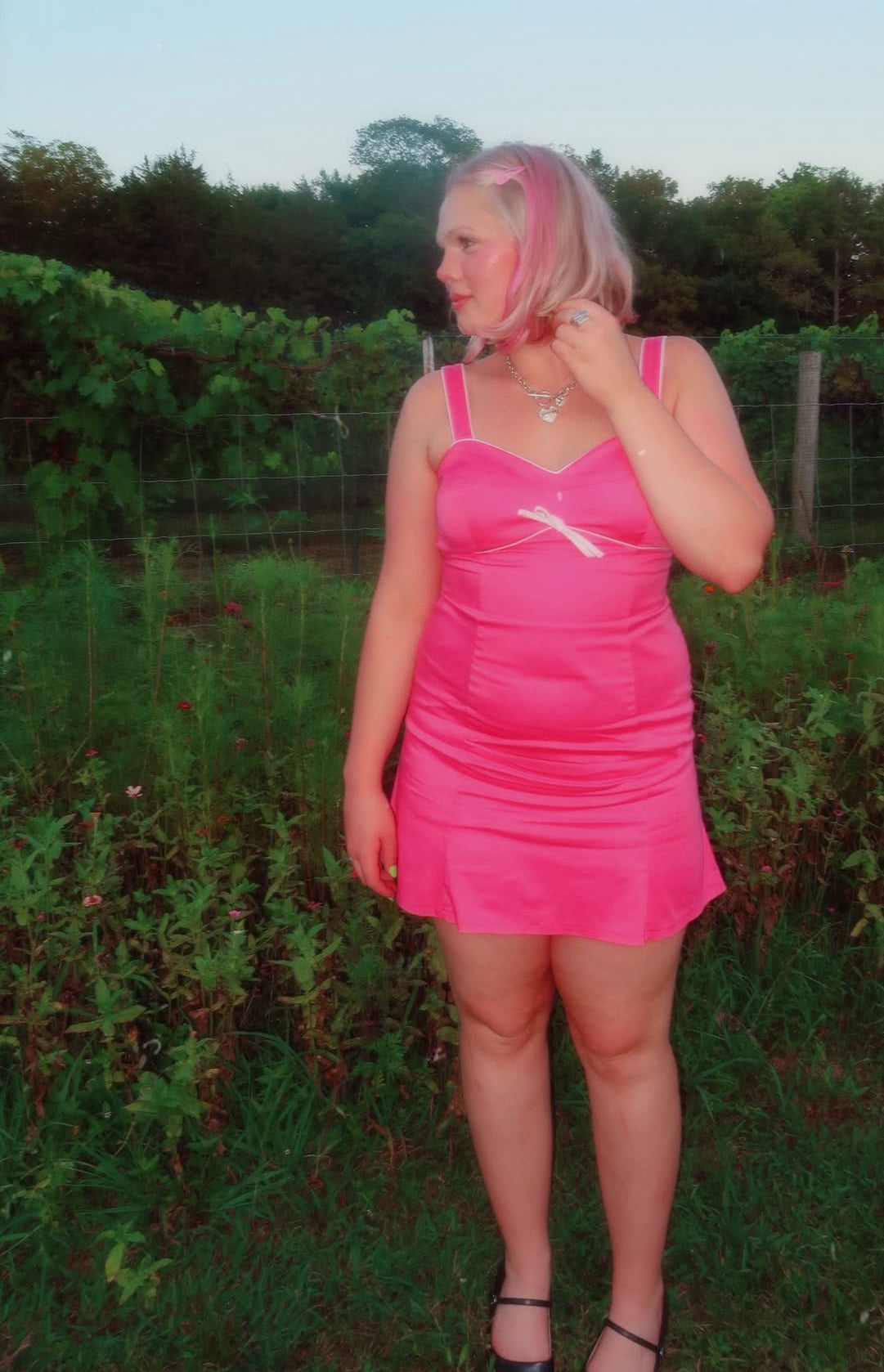 Robe de soirée courte en satin rose J7849