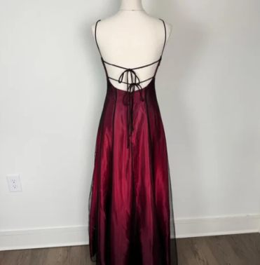 Robe de soirée longue bordeaux à bretelles spaghetti et perles, style vintage, J8089