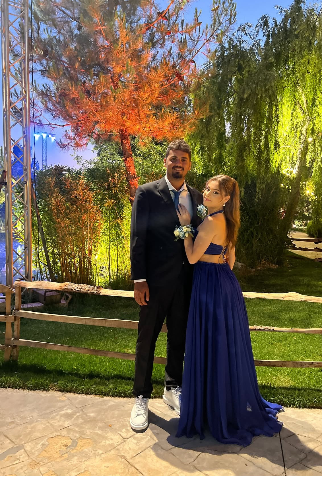 Robe de soirée sexy bleu roi à col licou et coupe trapèze pour invité de mariage J7150