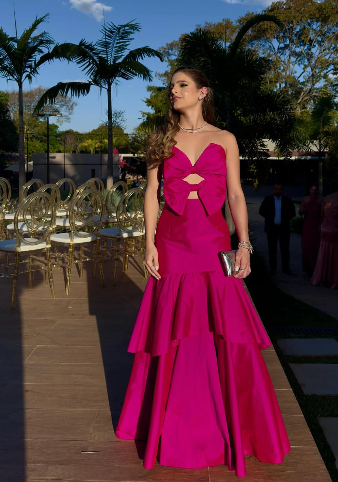 Fuchsia Satin-Ballkleid mit Schleife und A-Linie für Hochzeitsgäste J7784