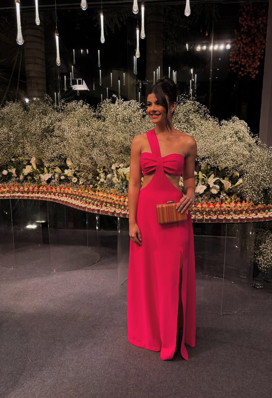 Robe de bal rose vif asymétrique en mousseline de soie, robe d'invitée de mariage J7765