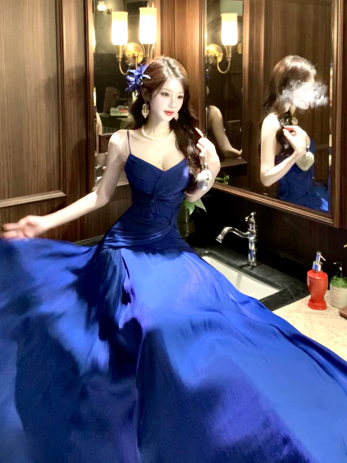 Robe de soirée trapèze bleue à bretelles spaghetti J7175