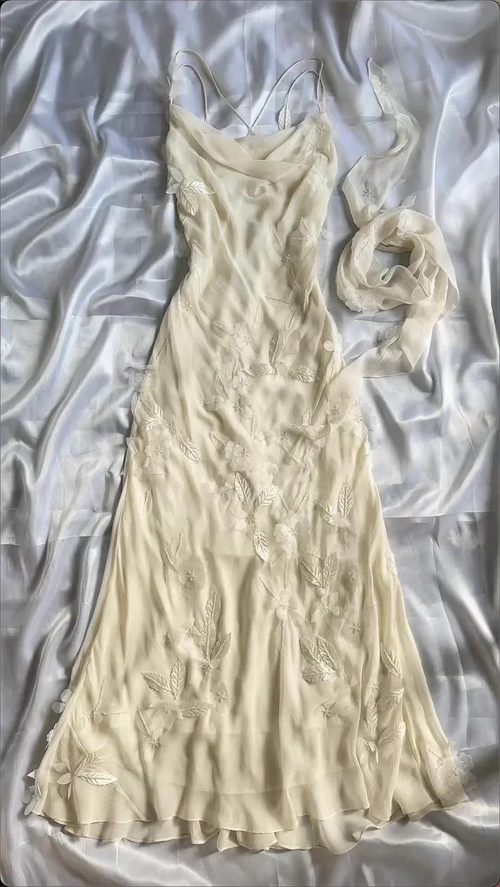 Robe de bal longue beige en mousseline de soie, coupe trapèze, style vintage, référence J2944