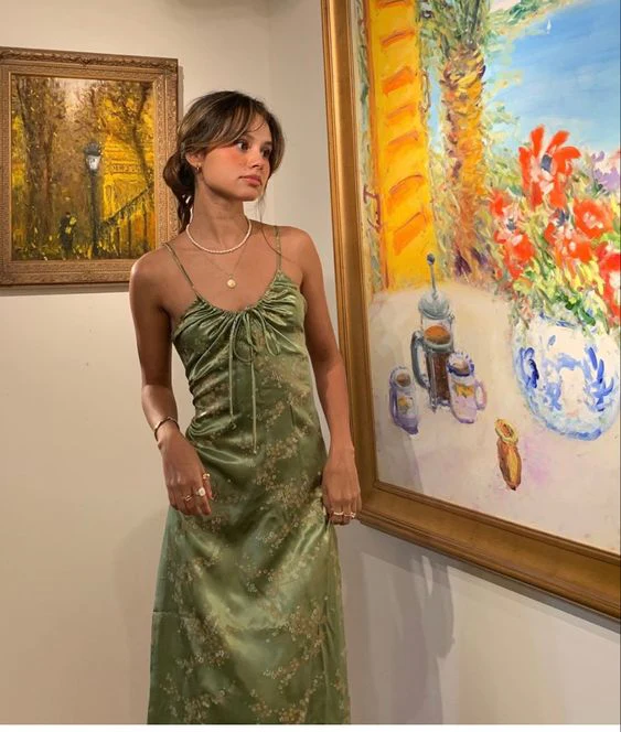 Robe de bal longue en satin vert, coupe trapèze, idéale pour une soirée de remise de diplômes (J3170)