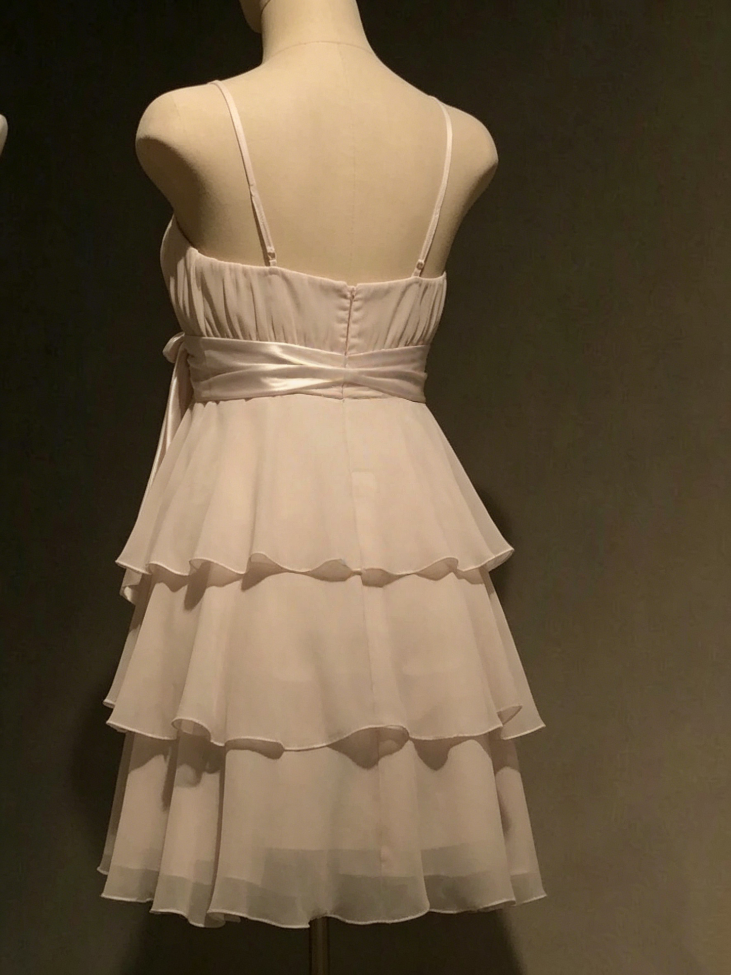 Rosa gestuftes Homecoming-Kleid mit Spaghettiträgern J7431