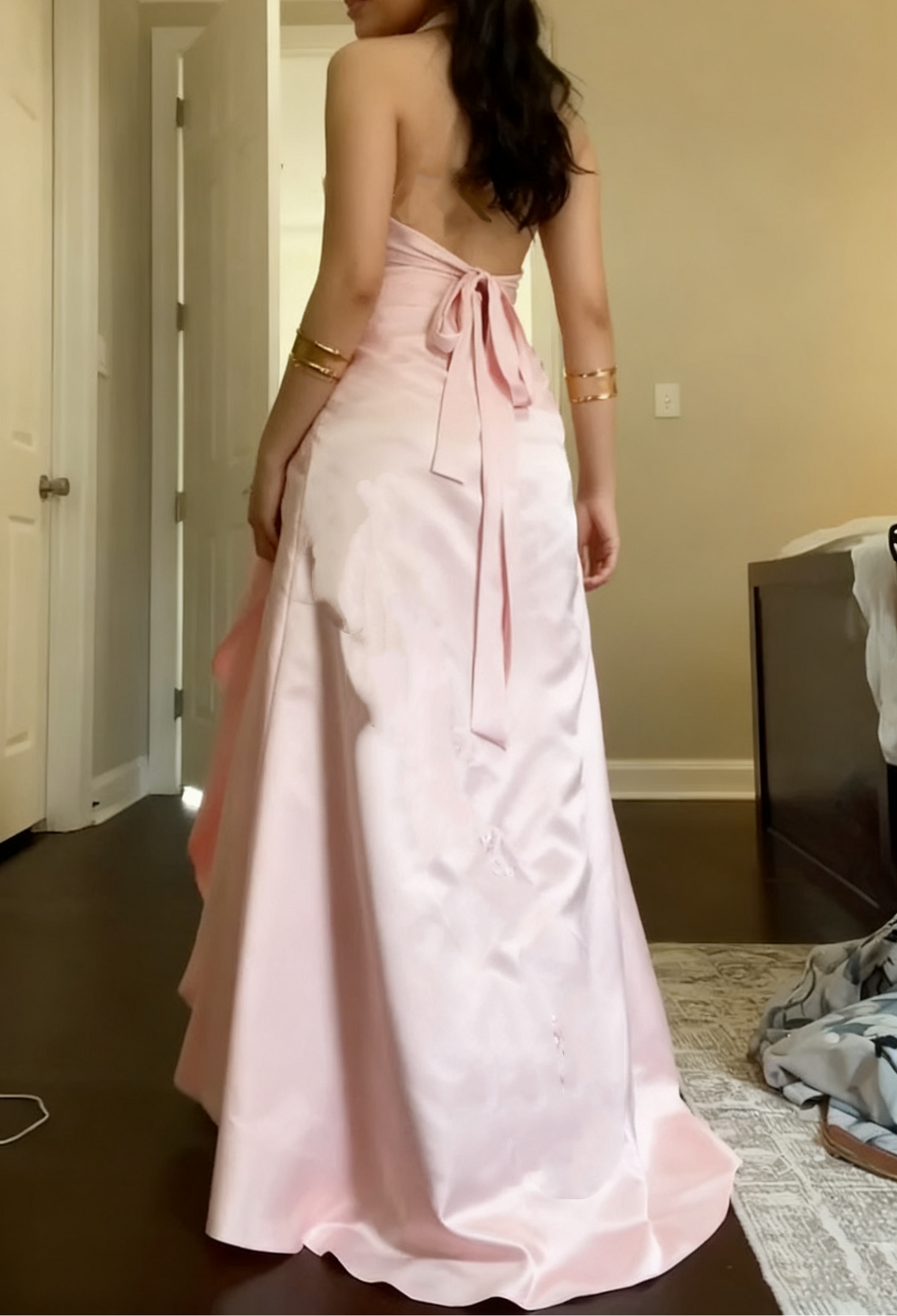 Robe de soirée longue en satin rose avec appliques, coupe trapèze, J8140