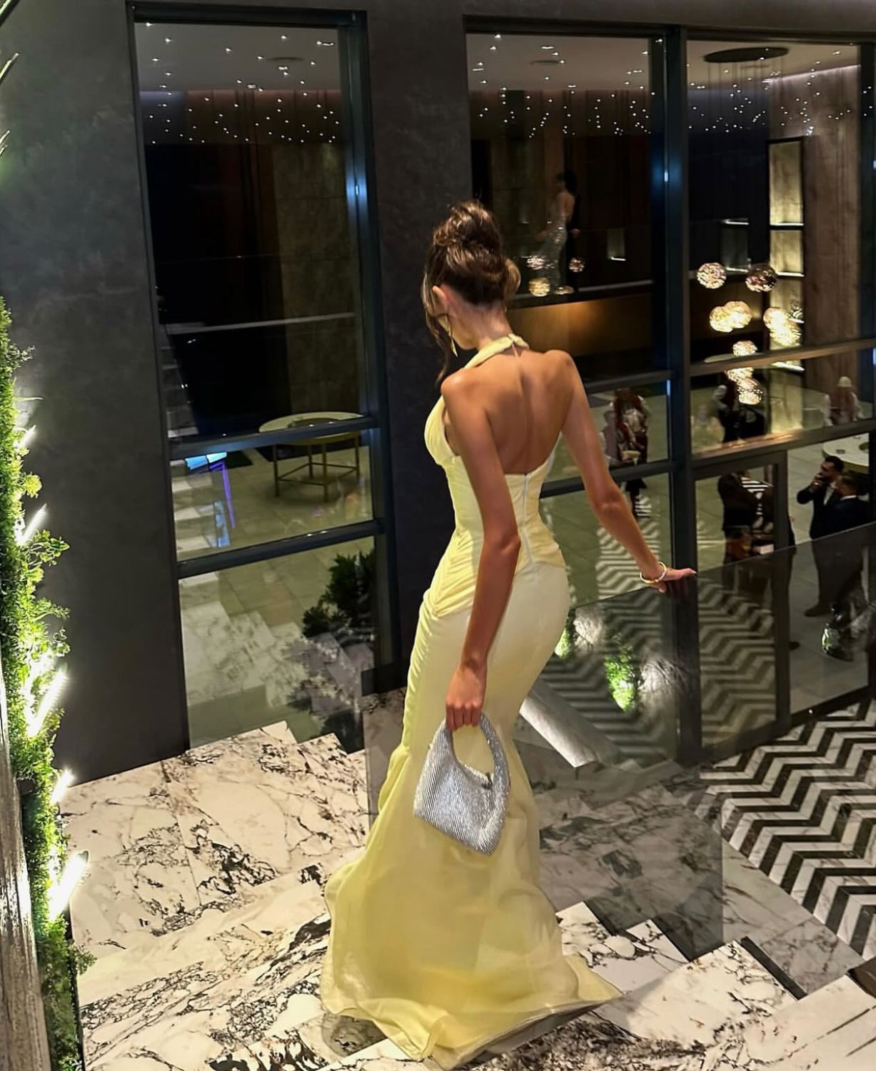 Robe de soirée fourreau noire sexy longue avec fente J8826